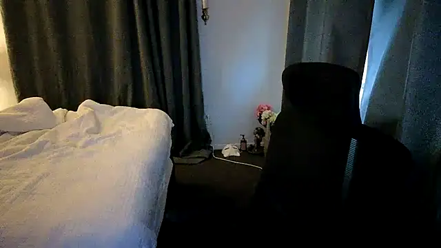 Snapshot of john_clarisa chatting on 12/21/25, 07:37 john clarisa online show from 12/21/25, 07:37