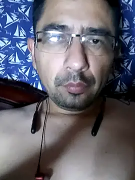 Snapshot of Leocuma82 chatting on 05/19/26, 03:24 Leocuma82 online show from 05/19/26, 03:24