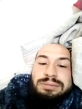 Snapshot of Cosmin1761 chatting on 10/25/25, 10:01 Cosmin1761 online show from 10/25/25, 10:01