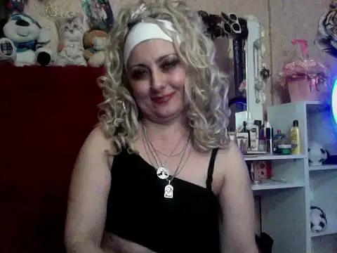 Snapshot of xHot_Amazonq chatting on 11/02/25, 10:23 xHot Amazonq online show from 11/02/25, 10:23