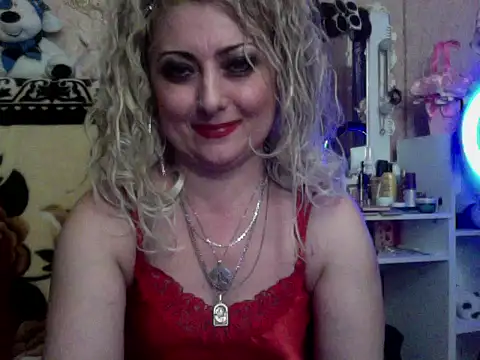 Snapshot of xHot_Amazonq chatting on 11/17/25, 06:24 xHot Amazonq online show from 11/17/25, 06:24