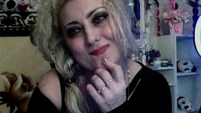 Snapshot of xHot_Amazonq chatting on 01/15/26, 07:28 xHot Amazonq online show from 01/15/26, 07:28