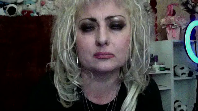 Snapshot of xHot_Amazonq chatting on 01/17/26, 06:44 xHot Amazonq online show from 01/17/26, 06:44