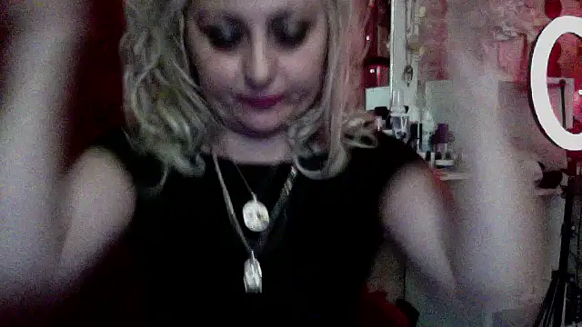 Snapshot of xHot_Amazonq chatting on 02/01/26, 09:57 xHot Amazonq online show from 02/01/26, 09:57