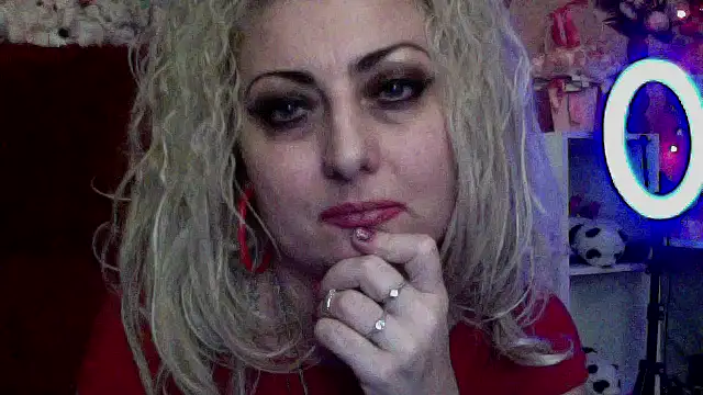 Snapshot of xHot_Amazonq chatting on 02/02/26, 10:52 xHot Amazonq online show from 02/02/26, 10:52