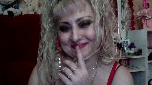 Snapshot of xHot_Amazonq chatting on 02/15/26, 07:43 xHot Amazonq online show from 02/15/26, 07:43