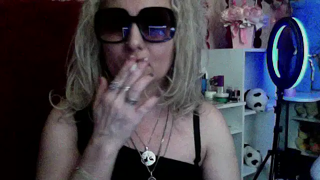 Snapshot of xHot_Amazonq chatting on 03/04/26, 10:16 xHot Amazonq online show from 03/04/26, 10:16