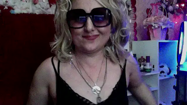 Snapshot of xHot_Amazonq chatting on 03/26/26, 11:21 xHot Amazonq online show from 03/26/26, 11:21