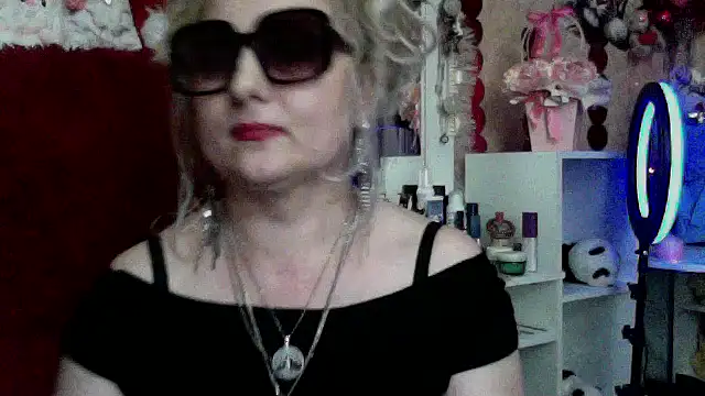 Snapshot of xHot_Amazonq chatting on 04/01/26, 08:50 xHot Amazonq online show from 04/01/26, 08:50