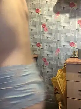 AnitaTenchi1 online show from 12/18/25, 06:19