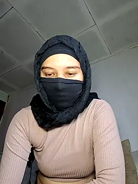 Snapshot of AmirahZahra_ chatting on 10/28/25, 02:20 AmirahZahra online show from 10/28/25, 02:20