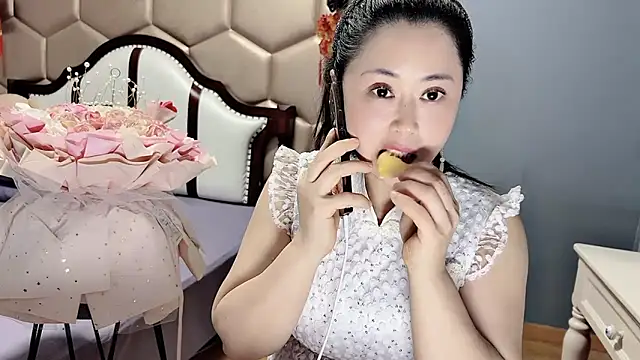 yaoyao22678 online show from 04/15/26, 02:18