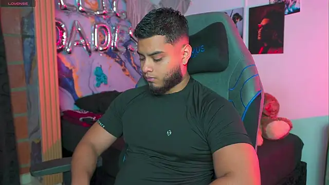 Tiler wolker online show from 04/21/26, 12:23