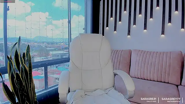 saragrey77 online show from 12/17/25, 04:02