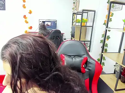 Snapshot of Allana_Collins_ chatting on 10/28/25, 01:36 Allana Collins  online show from 10/28/25, 01:36