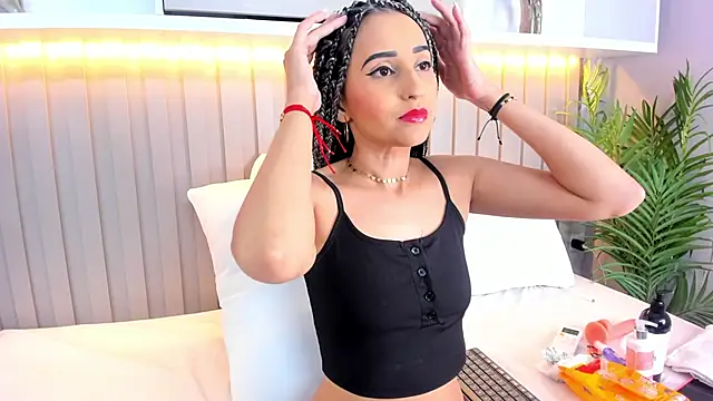 violett rabbit  online show from 11/05/25, 08:42