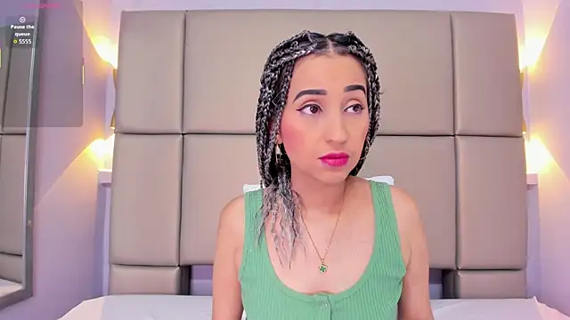 violett rabbit  online show from 11/22/25, 12:26