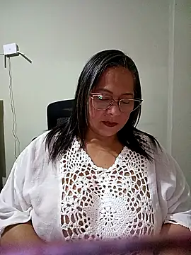 Snapshot of Angie_milf50 chatting on 05/05/26, 01:24 Angie milf50 online show from 05/05/26, 01:24