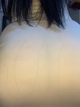 Im Saraaaa online show from 11/28/25, 02:25