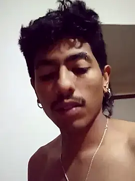 SkinniYamo online show from 04/21/26, 04:52