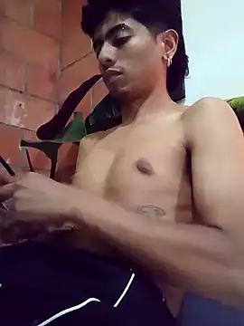 SkinniYamo online show from 05/15/26, 02:51