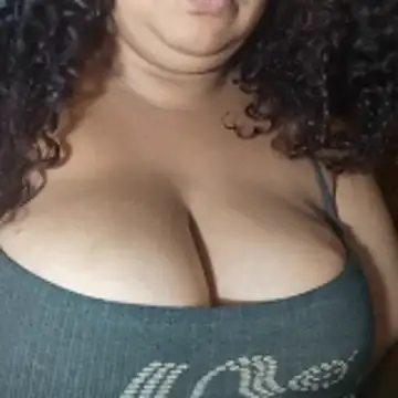 Snapshot of safirahot69 chatting on 12/17/25, 09:15 safirahot69 online show from 12/17/25, 09:15