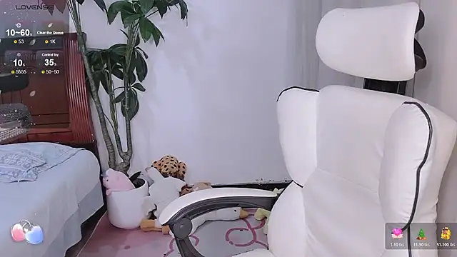 Snapshot of Tangt- chatting on 12/03/25, 02:41 Tangt- online show from 12/03/25, 02:41