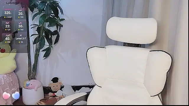 Snapshot of Tangt- chatting on 12/22/25, 12:35 Tangt- online show from 12/22/25, 12:35