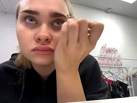 MilaRaven online show from 12/02/25, 06:41