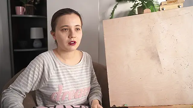 EmelineGarry online show from 10/29/25, 11:01