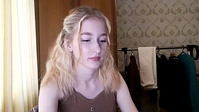 LisaKacitaa online show from 11/05/25, 12:49