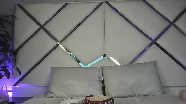 SweetPetiite online show from 10/30/25, 12:17