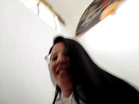 Emma Hotkiss online show from 04/17/26, 09:18