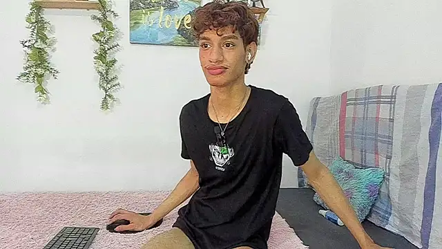 Snapshot of Augustvalen chatting on 11/03/25, 07:59 Augustvalen online show from 11/03/25, 07:59