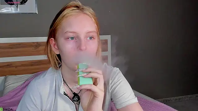 Snapshot of AngelWisee chatting on 06/19/26, 03:11 AngelWisee online show from 06/19/26, 03:11