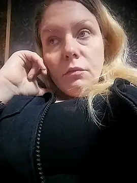 Lana-murr online show from 11/17/25, 06:41