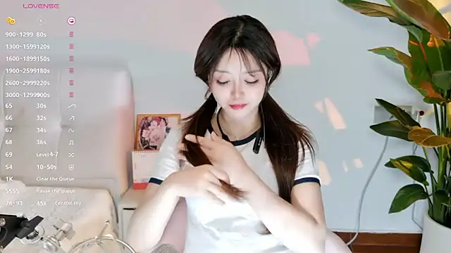 Snapshot of Yiluo95 chatting on 06/22/26, 04:04 Yiluo95 online show from 06/22/26, 04:04