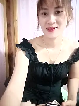 Snapshot of Em_xinh01 chatting on 05/16/26, 12:48 Em xinh01 online show from 05/16/26, 12:48