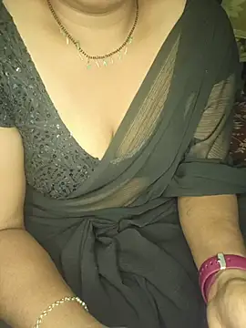 shreyareddy99 online show from 11/08/25, 12:49