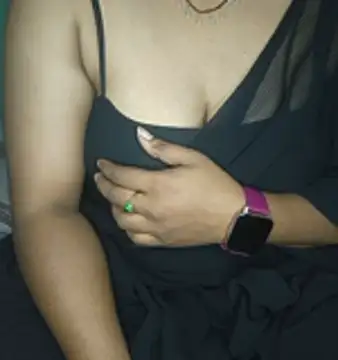 shreyareddy99 online show from 11/22/25, 04:28