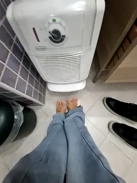 Snapshot of Piediniecollant chatting on 11/04/25, 06:56 Piediniecollant online show from 11/04/25, 06:56