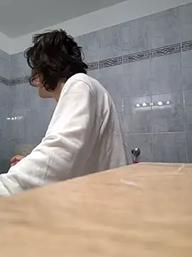 Snapshot of Piediniecollant chatting on 12/02/25, 05:35 Piediniecollant online show from 12/02/25, 05:35