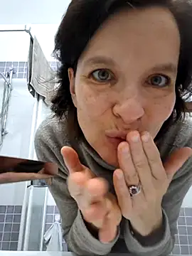 Snapshot of Piediniecollant chatting on 12/20/25, 06:20 Piediniecollant online show from 12/20/25, 06:20