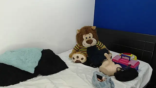 Snapshot of EmmilyConnor chatting on 05/11/26, 02:45 EmmilyConnor online show from 05/11/26, 02:45
