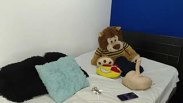 Snapshot of EmmilyConnor chatting on 05/20/26, 02:23 EmmilyConnor online show from 05/20/26, 02:23