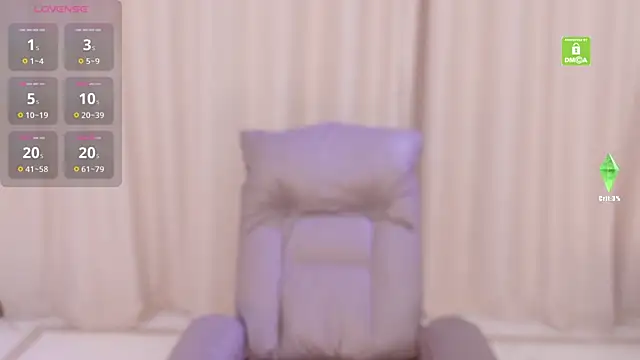 Snapshot of JoJo-ovo chatting on 11/06/25, 11:22 JoJo-ovo online show from 11/06/25, 11:22