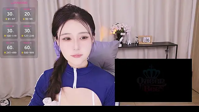 Snapshot of JoJo-ovo chatting on 11/28/25, 09:56 JoJo-ovo online show from 11/28/25, 09:56