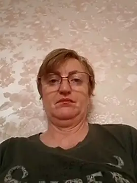 Snapshot of Arabella245 chatting on 10/31/25, 12:39 Arabella245 online show from 10/31/25, 12:39