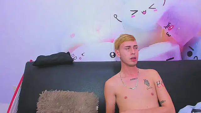 In my room anything goes online show from 12/01/25, 04:17