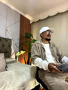 Noa N Luxy online show from 11/12/25, 03:51